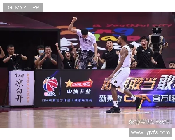 火箭队与上海大鲨鱼队的精彩对决引发球迷热议与期待 火箭队与上海大鲨鱼队的精彩对决引发球迷热议与期待