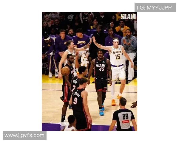 热火与湖人第五场激战回顾球星对决引发全场热潮